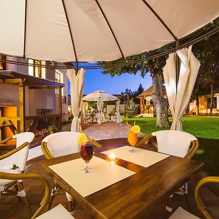 Karlhof Hotel 4*